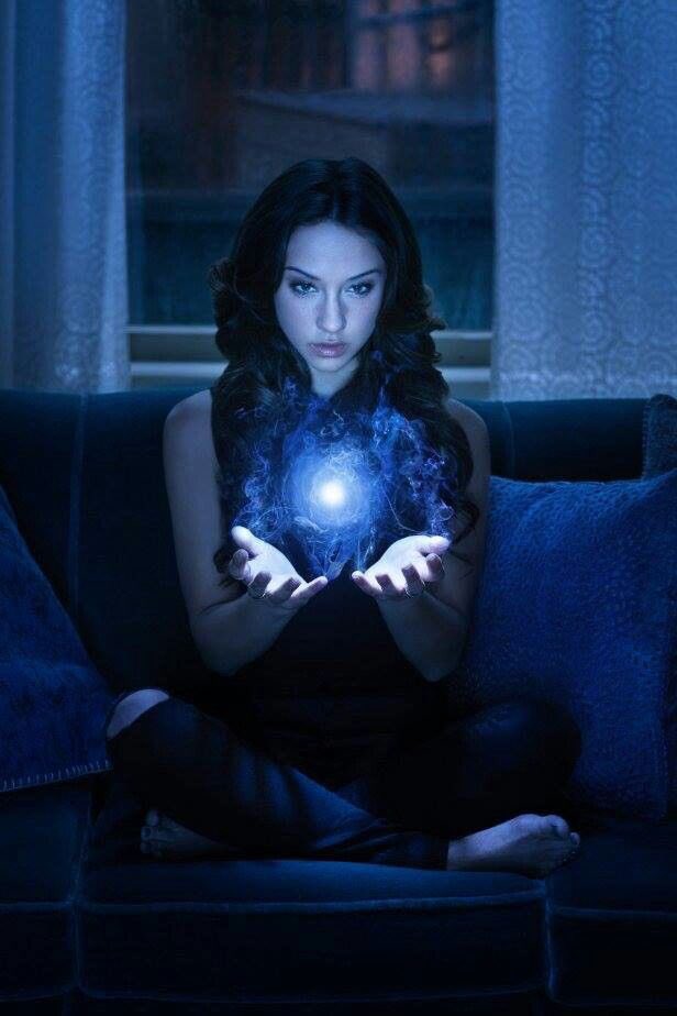 لعلها أخفقت
بـ أدراك ذلك النور
أو لعلها
أيقنت أن تعويذة الأدراك
لاتأتي ألا لمن كانت
روحها شيطانية الهوى!
فـ أيقظوها
لعلها ستكون على موعدٍ آخر
أو ربما بتعويذةٌ أخرى!
🎀
🍃
🍃
🍃
🎀✍️ #بوح_راهب ✍️🎀