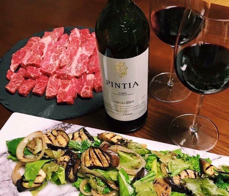 車やブランド品なんかのモノはいつでも買える。

いつでも買えるものは後回しでいい。

真っ先にお金を使うべきは自分の利益になるもの。

人でも、本でも、環境でも、とにかく自分の将来にとってプラスになるものだ。