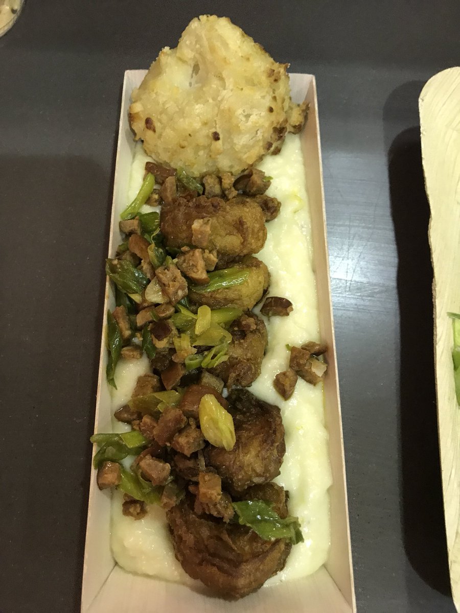 darrenrovell's tweet photo. This is the future of food at stadiums. @AramarkSports launched at test kitchen at the Q in Cleveland. Brought in chef concepts, had people vote on favorite items during every game, they tally the votes and they bring back the chefs with dishes that were the most popular. https://t.co/GQf3XbTUkF