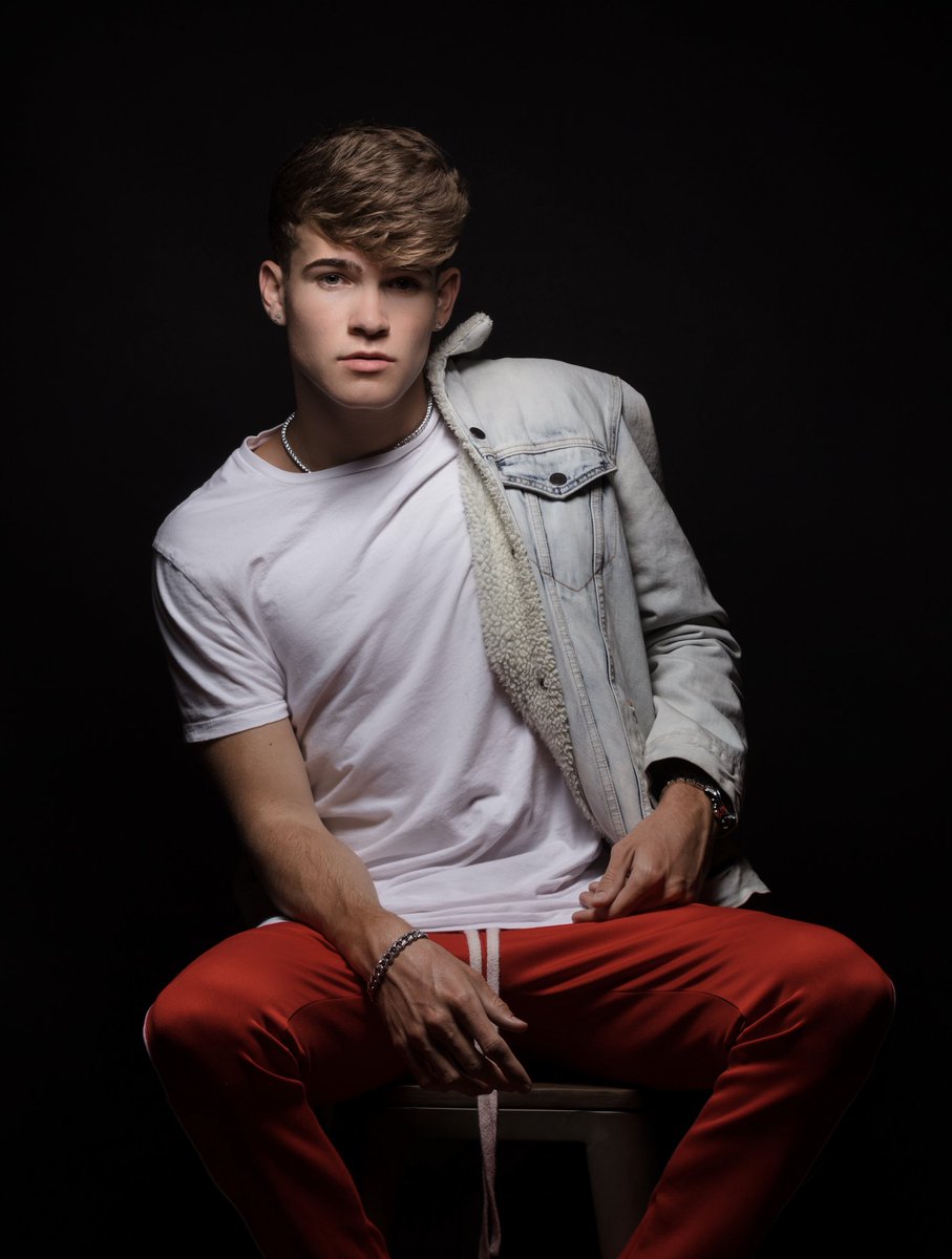 Momma_Hayes_'s tweet photo. Signed @DevinHayes posters avail now https://t.co/aDlZVSZrGF https://t.co/cJbbiFNMd5