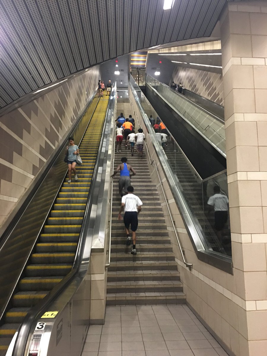 DallasPAL's tweet photo. Getting ready for #BattleInBigD
Loving those stairs... feel the burn! ๐ช๐ฎโโ๏ธ๐ฅ
#YouthOutreach
#CopsNKids
#BetterTogether
#CommunityPolicing
#PAL #SheCanBox https://t.co/Gyaj3P9t7O
