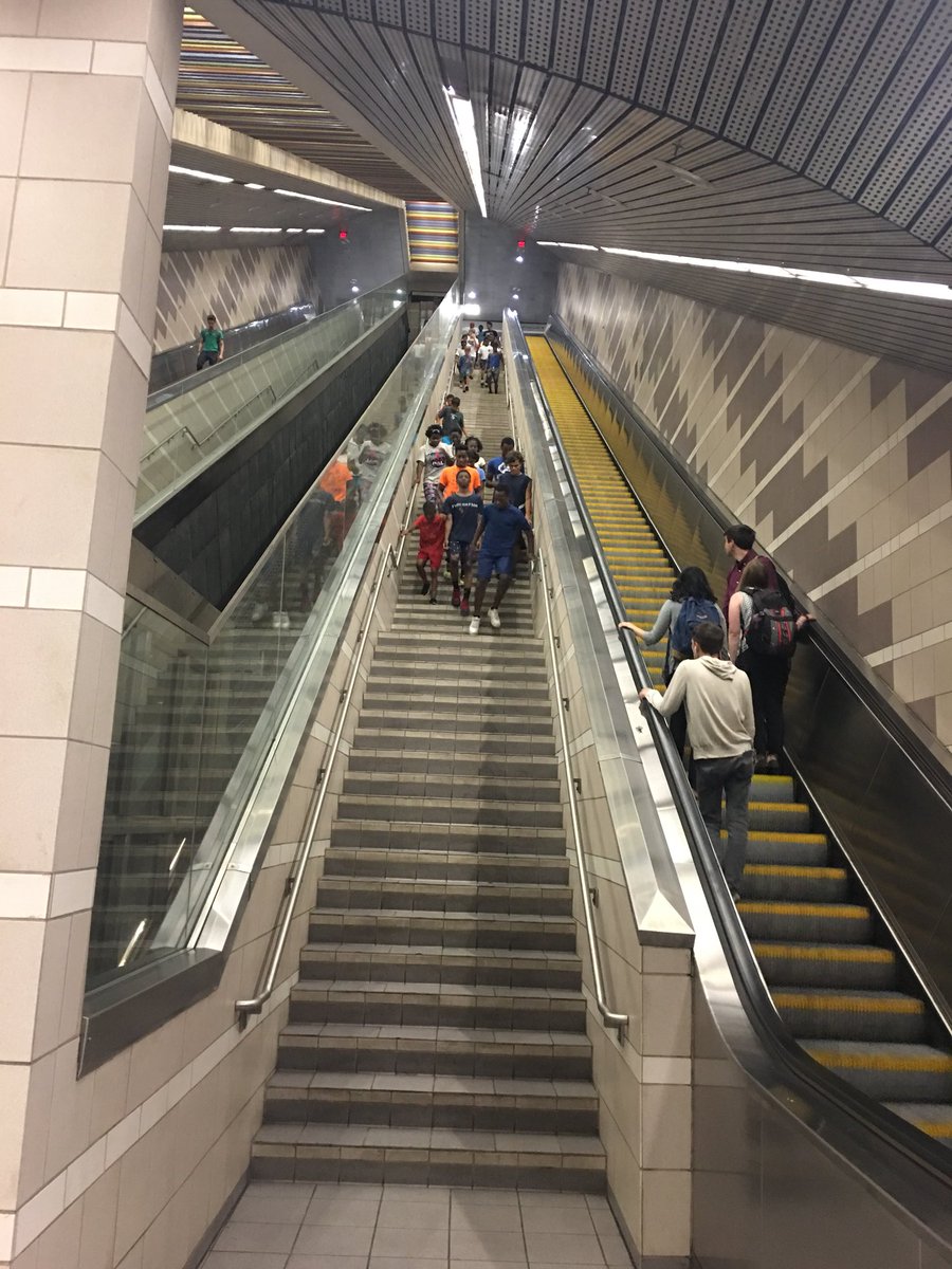 DallasPAL's tweet photo. Getting ready for #BattleInBigD
Loving those stairs... feel the burn! ๐ช๐ฎโโ๏ธ๐ฅ
#YouthOutreach
#CopsNKids
#BetterTogether
#CommunityPolicing
#PAL #SheCanBox https://t.co/Gyaj3P9t7O