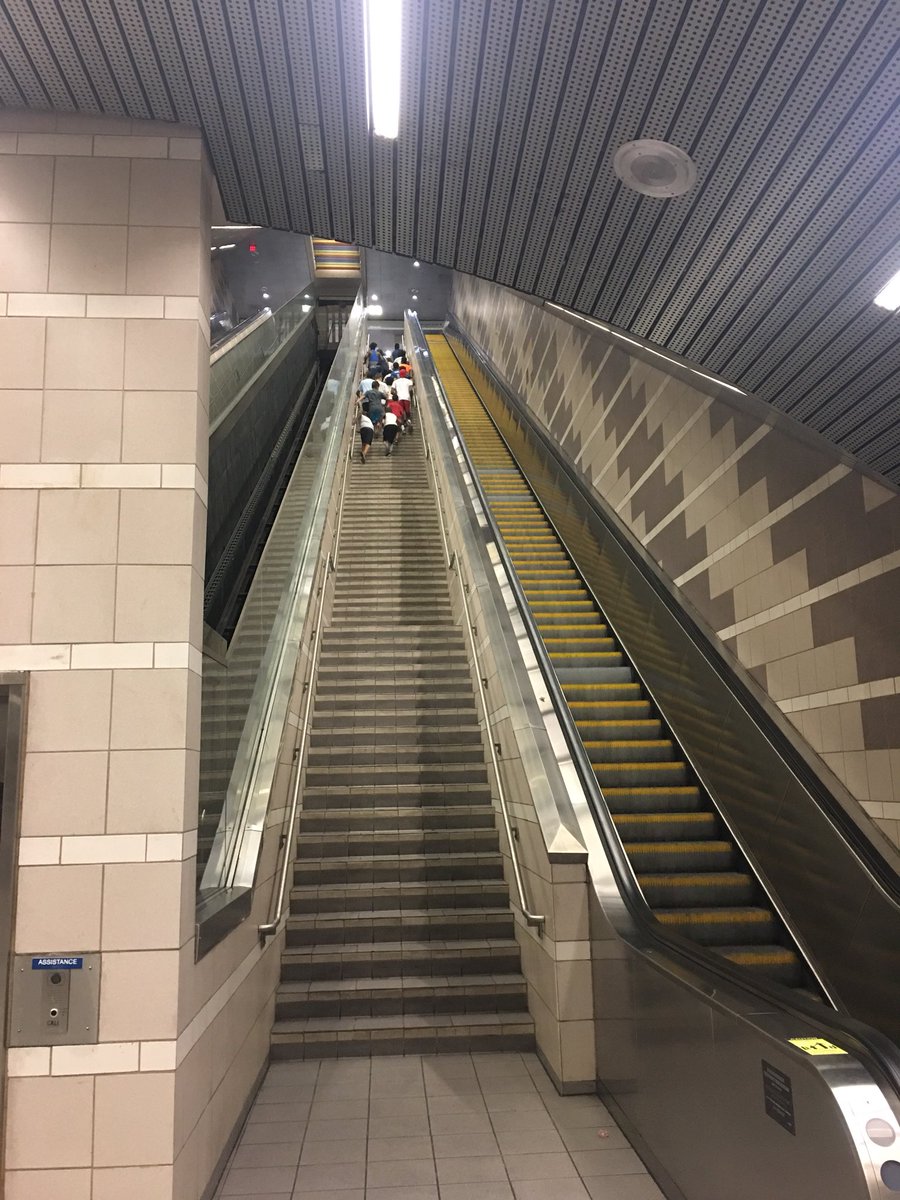 DallasPAL's tweet photo. Getting ready for #BattleInBigD
Loving those stairs... feel the burn! ๐ช๐ฎโโ๏ธ๐ฅ
#YouthOutreach
#CopsNKids
#BetterTogether
#CommunityPolicing
#PAL #SheCanBox https://t.co/Gyaj3P9t7O