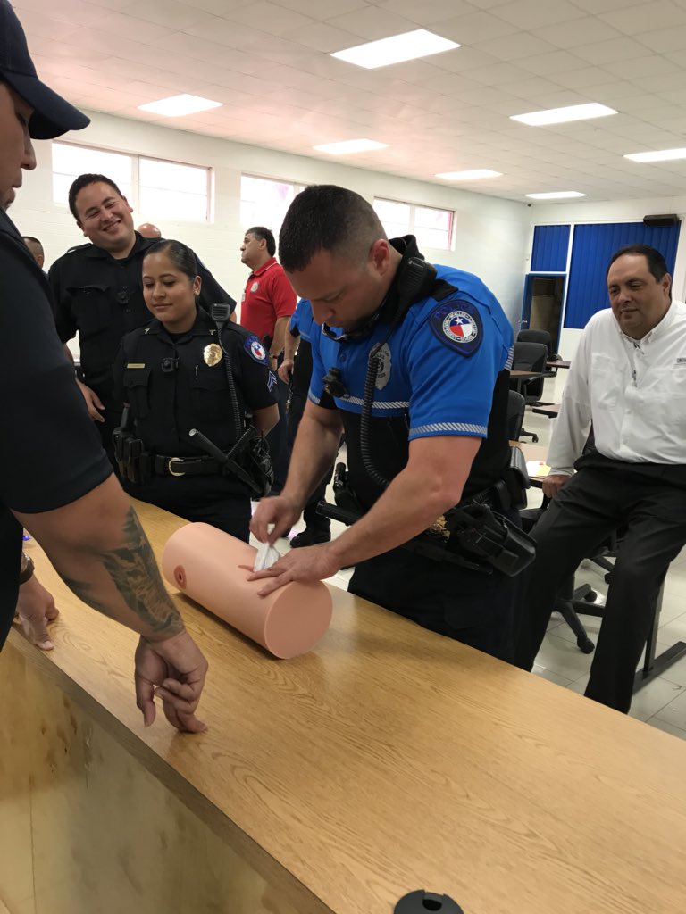 adalia_del's tweet photo. Congratulations McAllen ISD police officers learning how to save lives Stop the Bleed training #DistrictOfChampions https://t.co/t95GdIyogl