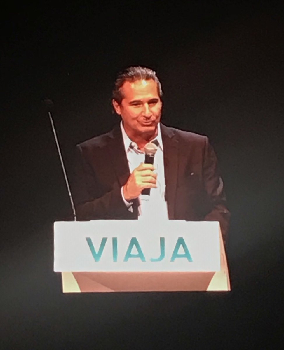 kar_ibarra's tweet photo. José C. Azcárraga reconociendo el trabajo del gran Grupo Posadas, junto a su embajador 2018 “VIAJA” @ARIBOROVOY.
#JuntosSomosVIAJA
#GrandFiestaAmericana
#FiestaAmericana
#FiestaInn
#One
#Gamma
#Re_Set
#LiveAqua
“Viajar es un pretexto ideal para que un viaje nos lleve a otro” https://t.co/1BzxtNRWPQ