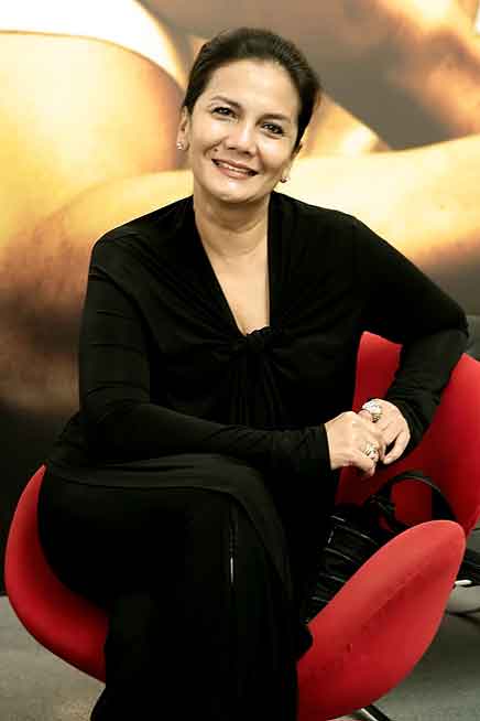 HeraHiff's tweet photo. Our Partners: 
Christine Hakim, is an Indonesian actress, #film #producer, and #activist. Hakim has been described as the ‘grande dame of #Indonesian cinema’ as well as ‘Indonesia’s foremost #actress’. 
This Indonesian Idol is also very much into #activism and #humanitarianism. https://t.co/VdwxqaswPZ