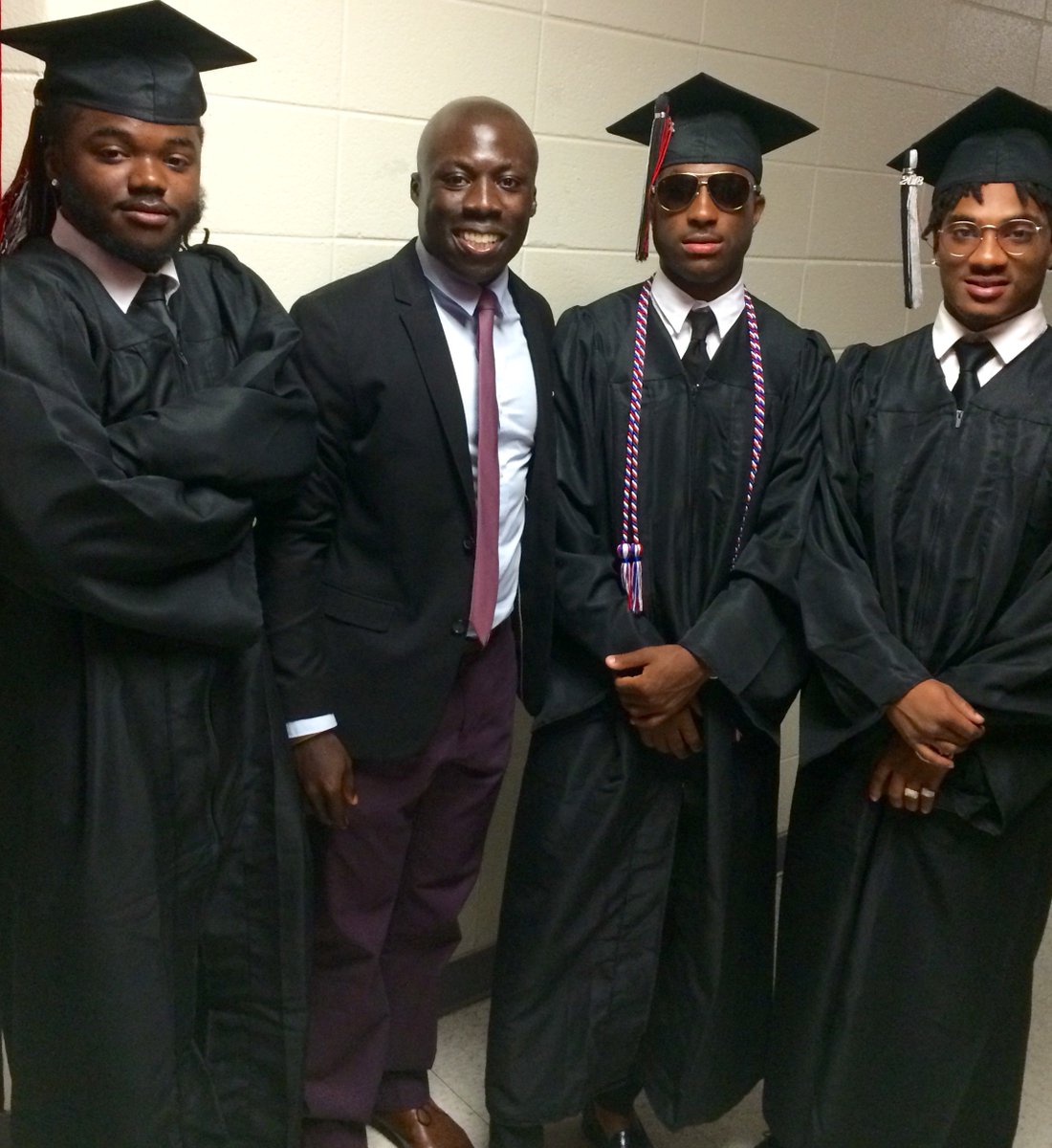 Got to see my boys graduate! #PA #TitanTempo #ProudCoach @JamesCFrancis8 <a href="/x_whi/">♿️ACE♿️</a>