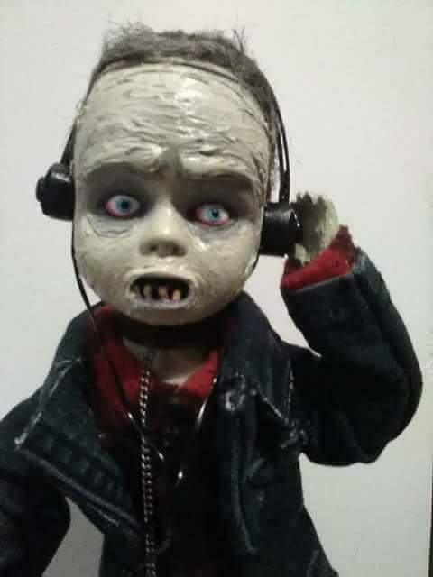 Spawnofthedead1's tweet photo. #porcelain #horrorart #dayofthedead #bub https://t.co/hTbjSmq24Z https://t.co/fza7fDoJBR