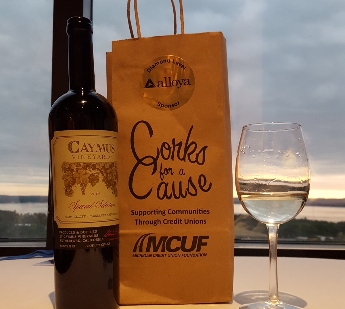 EasyOnHold's tweet photo. A great evening at the Corks For A Cause event benefiting the Michigan Credit Union Foundation! @micreditunions
#CorksForACause #MCUF #MCUL #EasyOnHold #CreditUnions #ACE18 #CreditUnions https://t.co/IUuUlm52x1