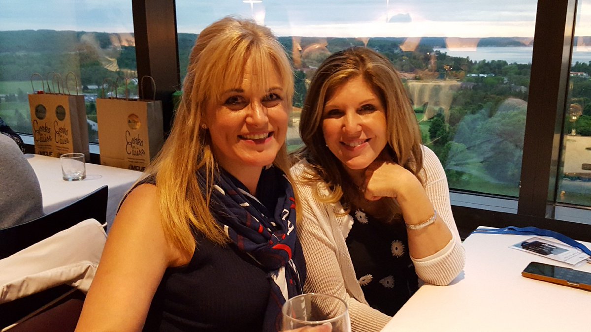 EasyOnHold's tweet photo. A great evening at the Corks For A Cause event benefiting the Michigan Credit Union Foundation! @micreditunions
#CorksForACause #MCUF #MCUL #EasyOnHold #CreditUnions #ACE18 #CreditUnions https://t.co/IUuUlm52x1