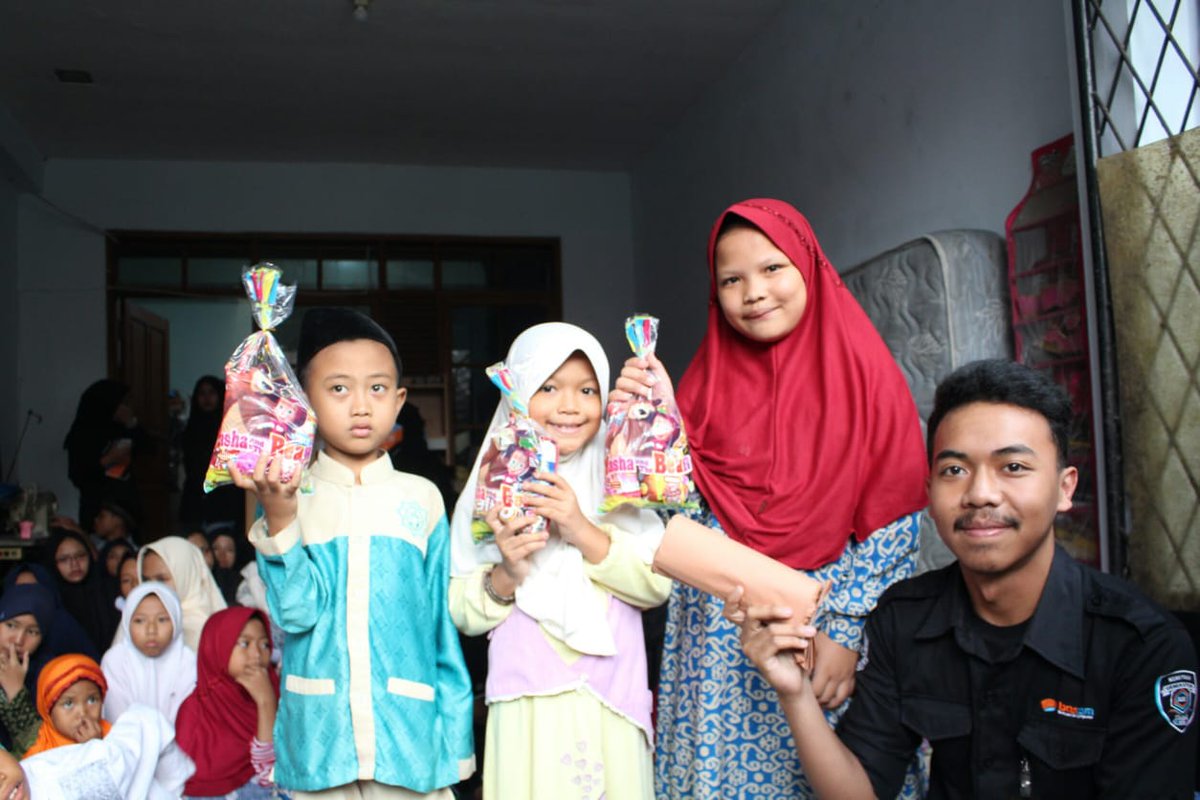 bascombandung's tweet photo. Kami dr Bascom X10 mengucapkan terimakasih kpd akng, tth dan rekan" yg tlh menitipkan hartanya u/ disumbangkan ke Panti Asuhan melalui kami, smg apa yg tlh kami sumbangkan bermanfaat u/ panti asuhan tsb &amp; smg Bascom bs trs menyumbangkan harta &amp; ilmu nya lg di lain kesempatan 😊 https://t.co/Jz7hLJtjky