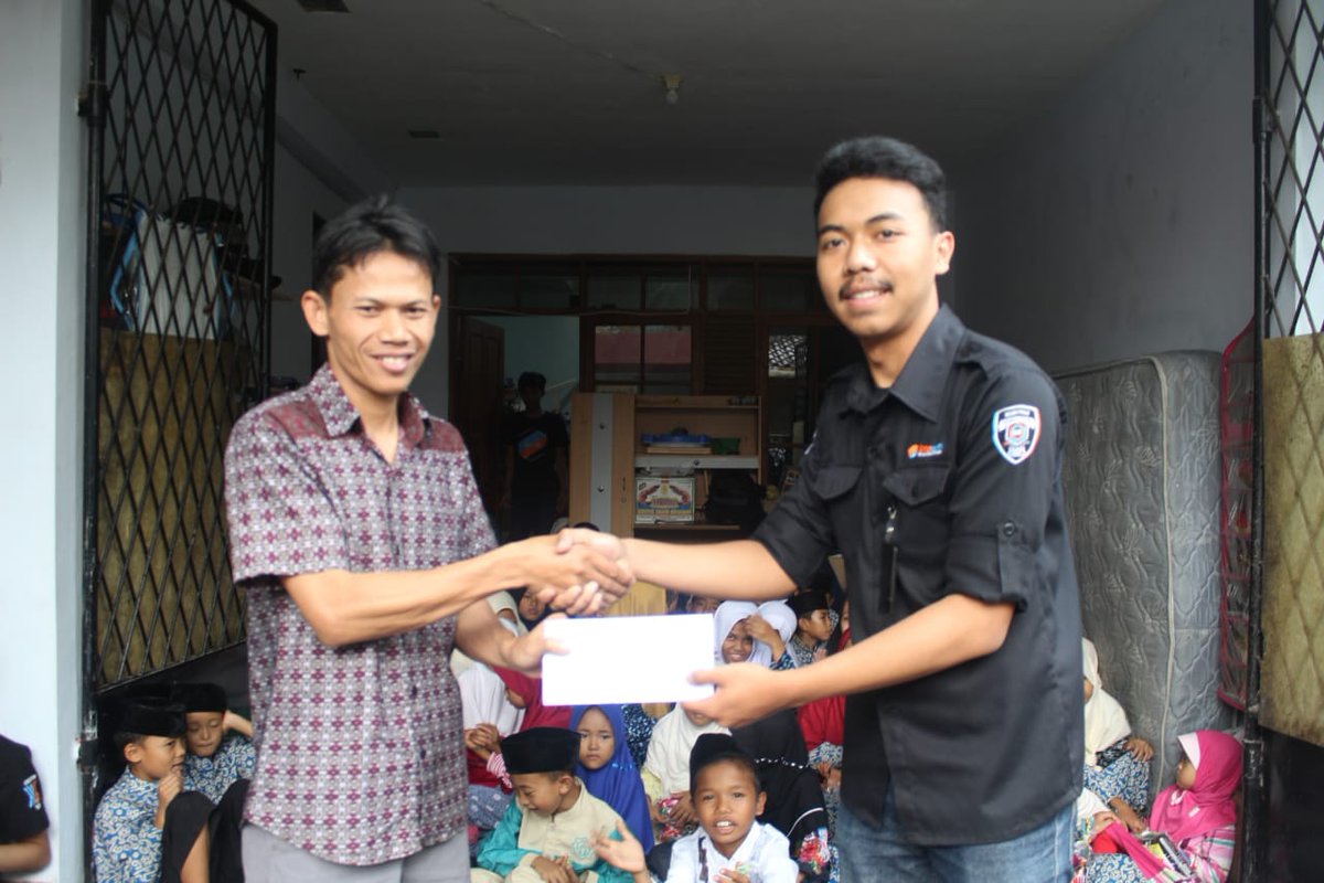 bascombandung's tweet photo. Kami dr Bascom X10 mengucapkan terimakasih kpd akng, tth dan rekan" yg tlh menitipkan hartanya u/ disumbangkan ke Panti Asuhan melalui kami, smg apa yg tlh kami sumbangkan bermanfaat u/ panti asuhan tsb &amp; smg Bascom bs trs menyumbangkan harta &amp; ilmu nya lg di lain kesempatan 😊 https://t.co/Jz7hLJtjky