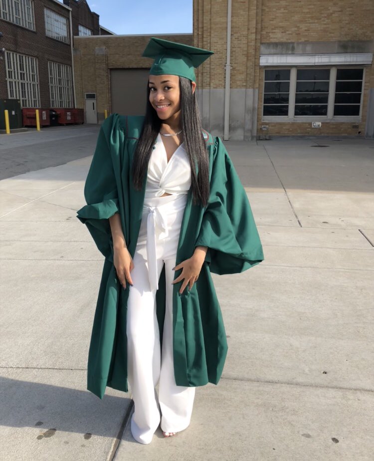 iloveAlayah's tweet photo. on to the next!! 🎓 #2018graduate #LNALUMNI https://t.co/ZyUlYOswLF