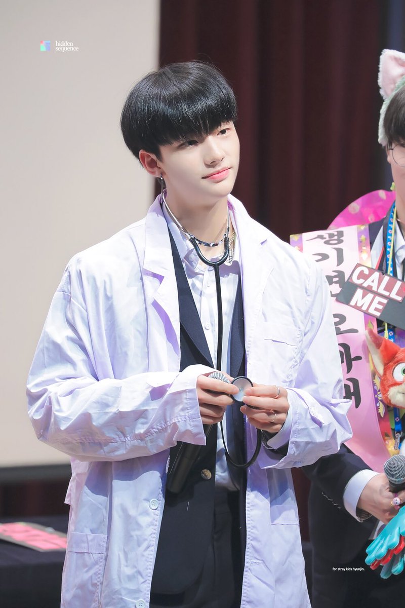 sequence_hj's tweet photo. 180505 어 디 ❣️

#스트레이키즈 #현진 #황현진 
#StrayKids #Hyunjin https://t.co/QONURayUwy