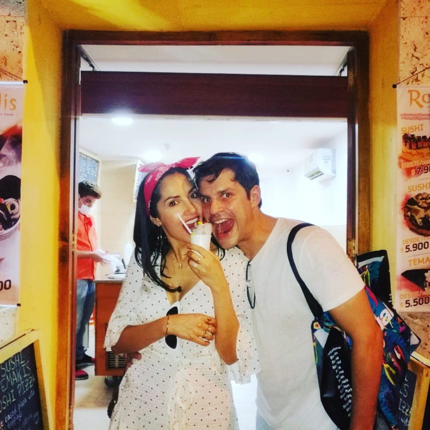 LaManadaMarkT's tweet photo. Manada LINDA FOTO del jefe @MarkTacher y @CynthiaAlesco en #Cartagena. Gracias a @rolliscartagena por compartir.
"Oreo con M&Ms! El helado a la plancha favorito de Mark Tacher y Cynthia Alesco. Solo en Rollis! @tacherman @cynthiaalesco #rollis ...
https://t.co/DC1nJhSZho https://t.co/TSpmUARyT8