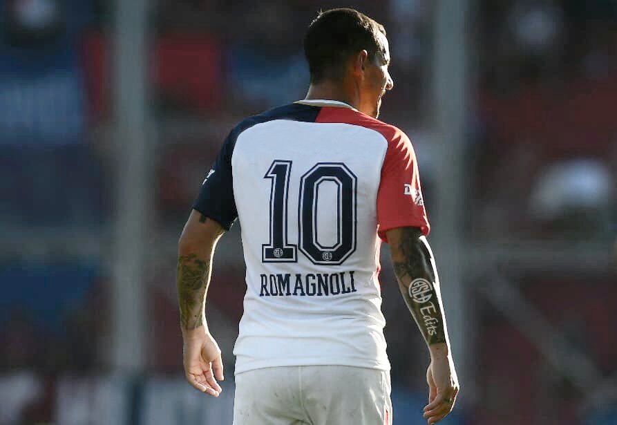 CuervosDeBoedo's tweet photo. Te amé, te amo y te voy a amar toda mi vida. Gracias. 
EL ULTIMO 10❤️💙❤️ https://t.co/2Idt4i4gCT