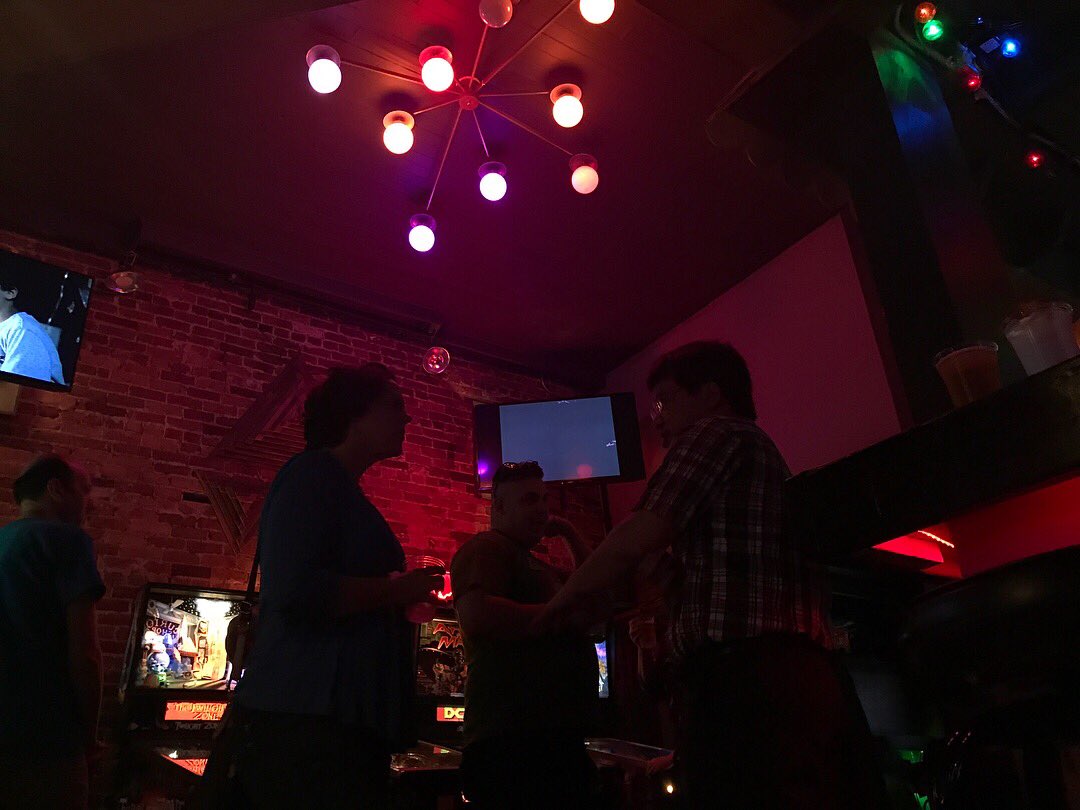 AIGAgainesville's tweet photo. Thank you to everyone who came out tonight for Drinks & Design! Special thank you to Arcade Bar for letting us invade your space. 👾👾❤️❤️
#AIGAgnv #aigagainesville #drinksanddesign #gainesville https://t.co/oG41g4w5sM