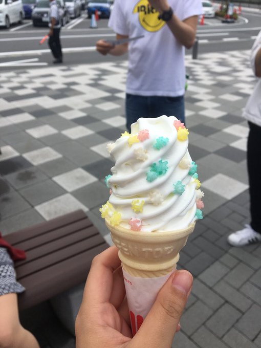 撮る前に食べたのでソフトクリーム特有の先っぽのとんがりは消えたのtwitterイラスト検索結果 撮る前に食べたのでソフトクリーム特有の先っぽのとんがりは消えたのtwitterイラスト検索結果
