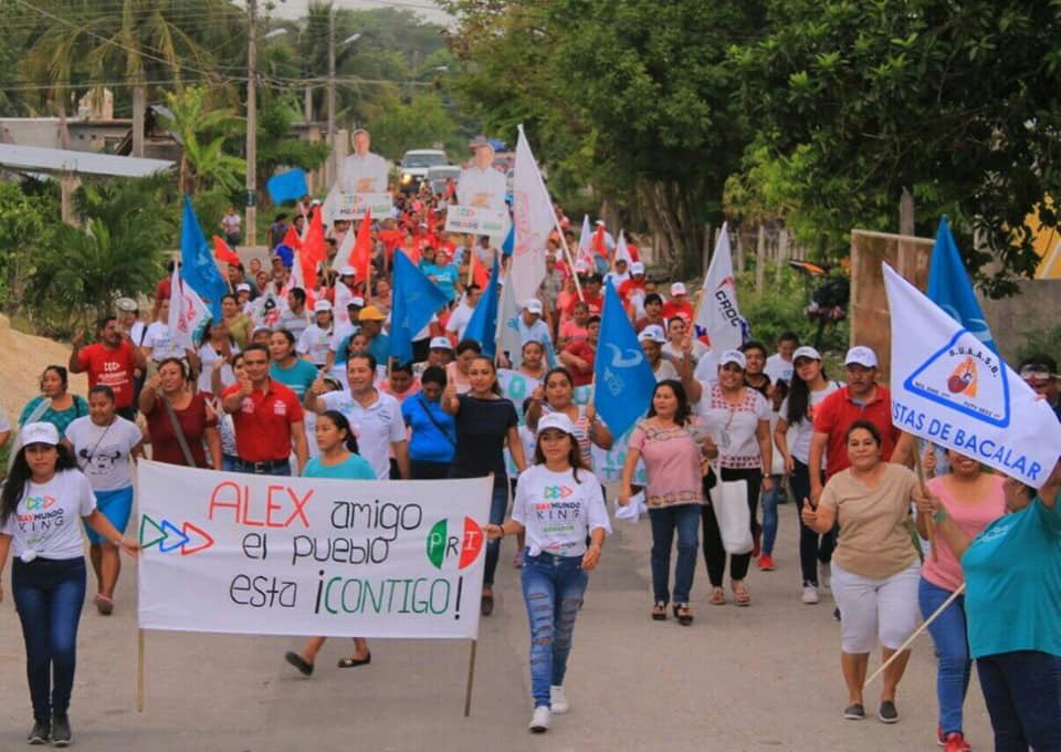 Recorrimos la Colonia 5 de Mayo, estoy seguro que con sus sugerencias seguiremos haciendo de Bacalar un mejor lugar para las Familias. #AccionesNoPalabras 

#Día24 #Col5deMayo