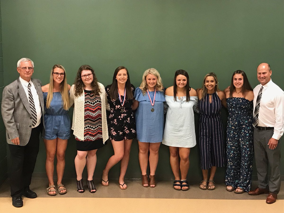 GFieldSoftball's tweet photo. Thank you to all the girls and their parents for an amazing season! Best of luck to the seniors! We love you! 💛💚 https://t.co/j9NrvJbGMM