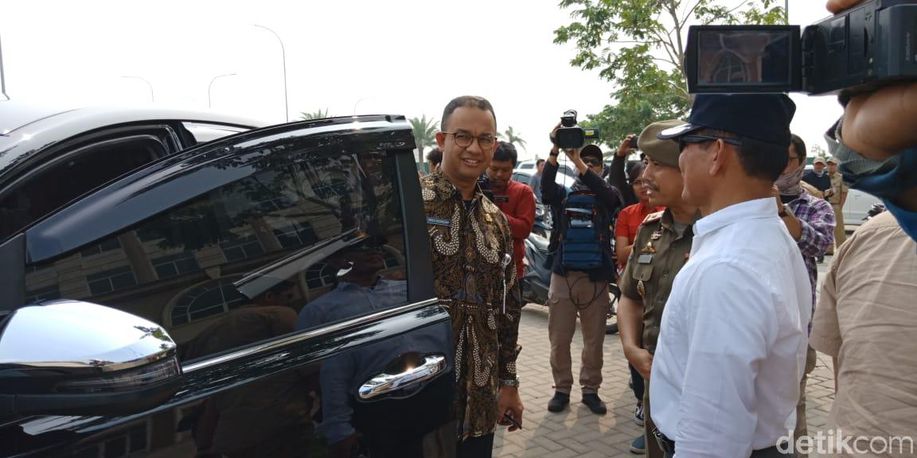 detikcom's tweet photo. Anies Pimpin Penyegelan Pulau D Reklamasi https://t.co/vrdoqdU2cf https://t.co/qbBF5xZzg5