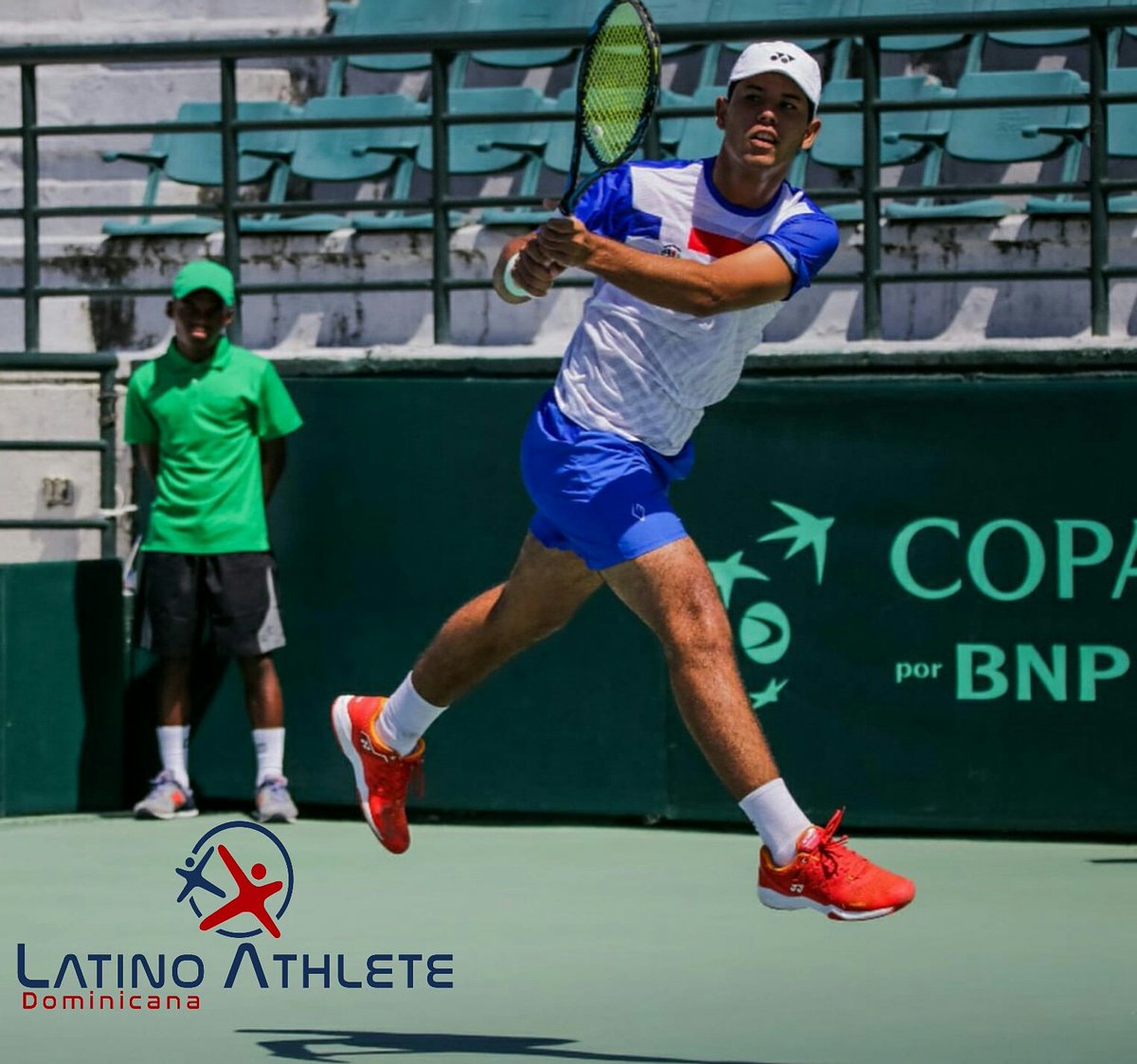 LatinoAthleteRD's tweet photo. #Puertoplateño 1ra raqueta de la #seleccióndominicana juvenil de #Tenis #NickHardt, avanzó a cuartos de finales del @rolandgarros #Junior en #Francia, luego de vencer (6-4) (6-2) al #taiwanés #RayHo.
Via: #ClaudioMartinez
#LatinoAthleteRD
#LatinoAthlete
@TenisDominicano https://t.co/t685rxcjAP