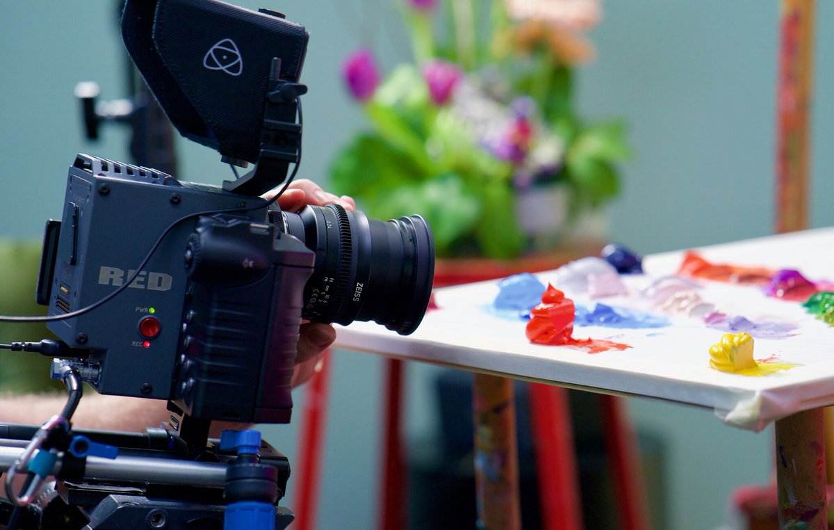 ErinHansonArt's tweet photo. Get a this sneak peek of our video shoot with @BlueBarn_Video!
#BlueBarnCreative #ErinHanson https://t.co/7zhMZ13VCh