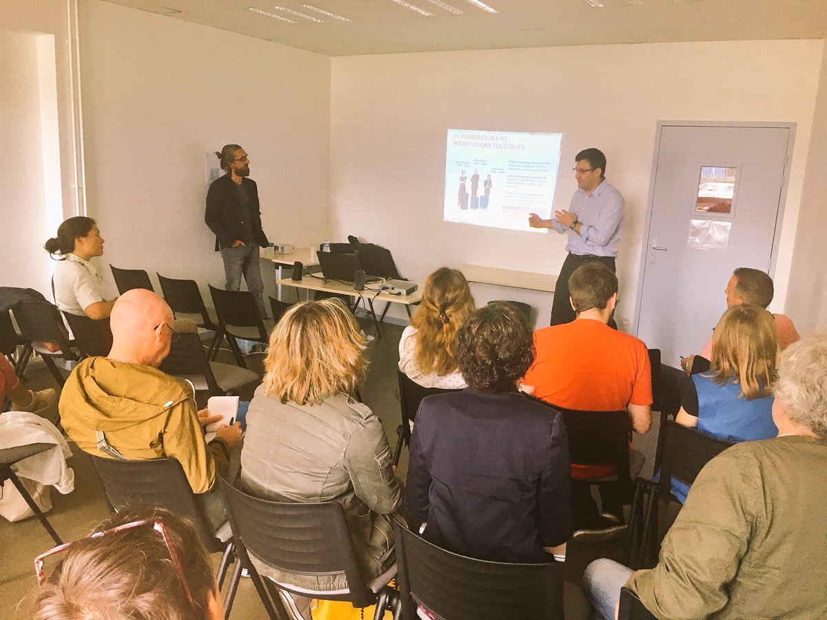 angelique_nick's tweet image. Ludovic de la @mefbeauvaisis et @ChMARNAUD de l’@Apec_HDF animent l’atelier sur la « e-réputation » dans le cadre de la #DIGITWEEK #AvecPôleEmploi @poleemploi_HDF