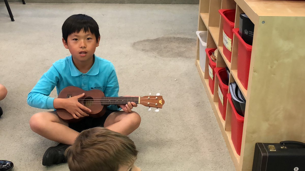 NAISPudongMusic's tweet image. Year 4 learning 12 bar blues on ukelele as part of our 'improvisation' topic #NAEJuilliard #music #NAISPudong #BlueMonk