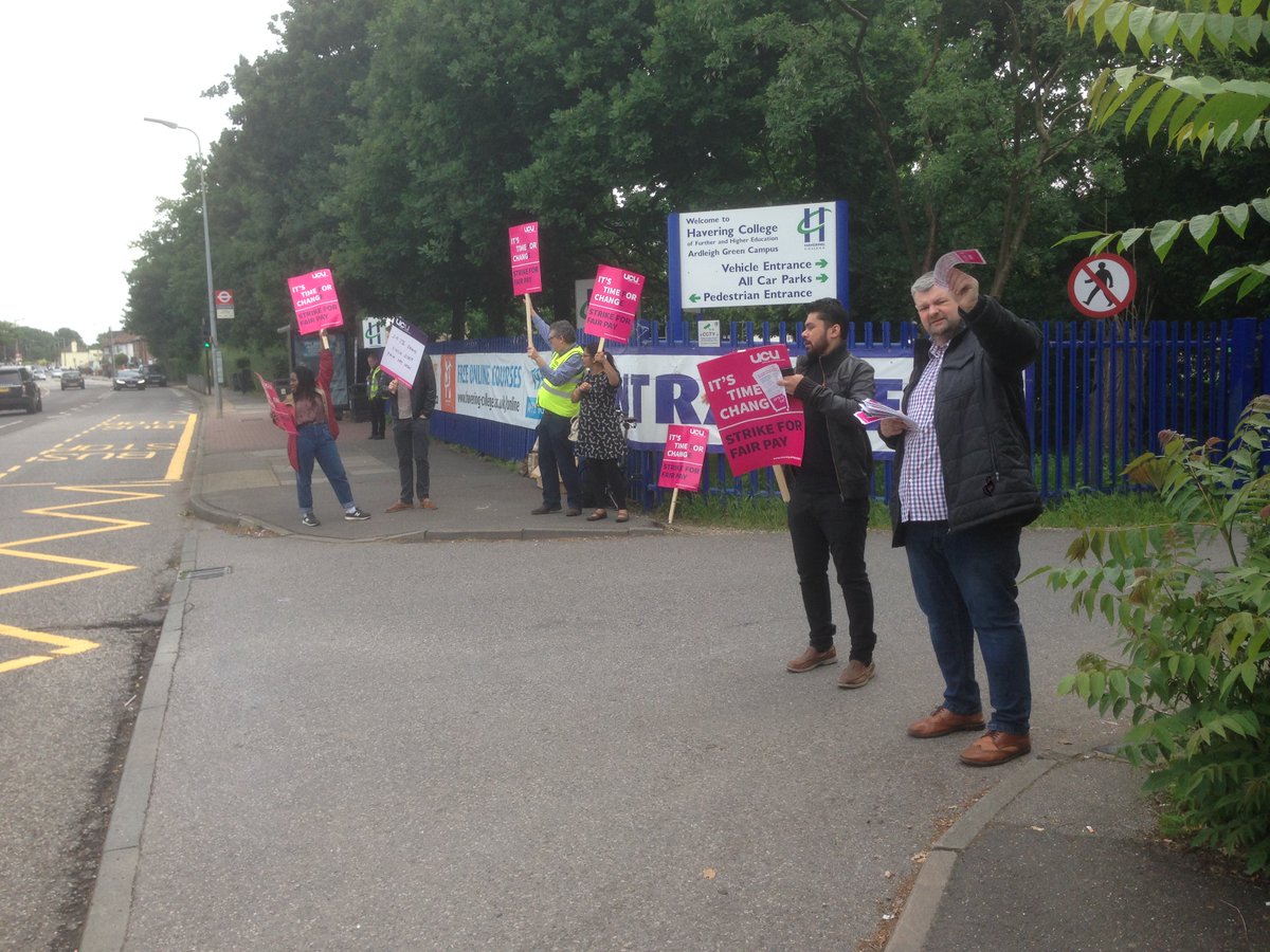 UcuHavering's tweet photo. @UcuHavering @ucu @union #strike #fe #fairpay #50milliontosparewheresourshare https://t.co/VwPYNdE9Qu