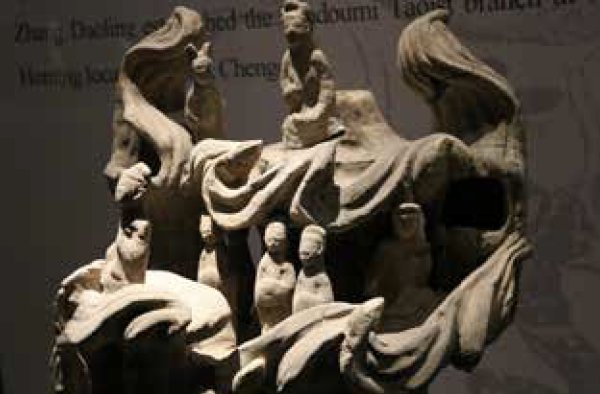 8 JUIN  - 16h : "Clay models unearthed in Sichuan province, representing the abode of the Queen Mother of the West, the Eastern Han female goddess"__ par Lia Wei, diplômée de SOAS, Université de Londres #conference #art #bruneaf #cultures #discoverart #talking #asianart
