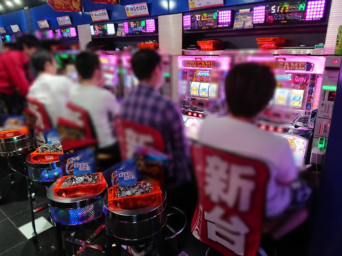 必勝本関西 四国調査隊 6 7 木 マジックバード２ 玉造店 Zukyun Bakyun Dokyun の取材にきたぞ 朝の抽選は50名くらい 今回はリニューアル直後に取材にきたぞ スロット設置台数が増台 そして新台のゆるせぽねとバジリスク が全台盛り上がっ