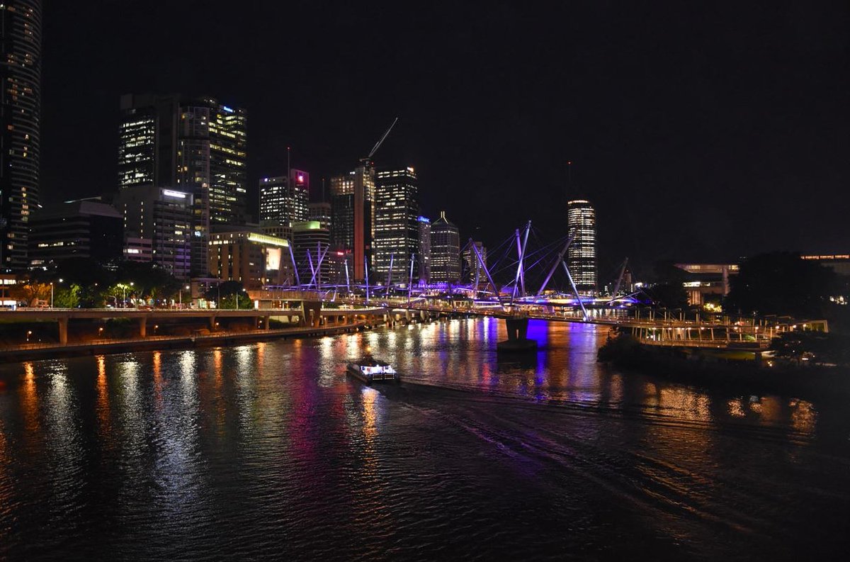 backpackrmiles's tweet image. #Sydney et #Brisbane en @Australia, de nuit #JeudiPhoto #backpackrmiles
