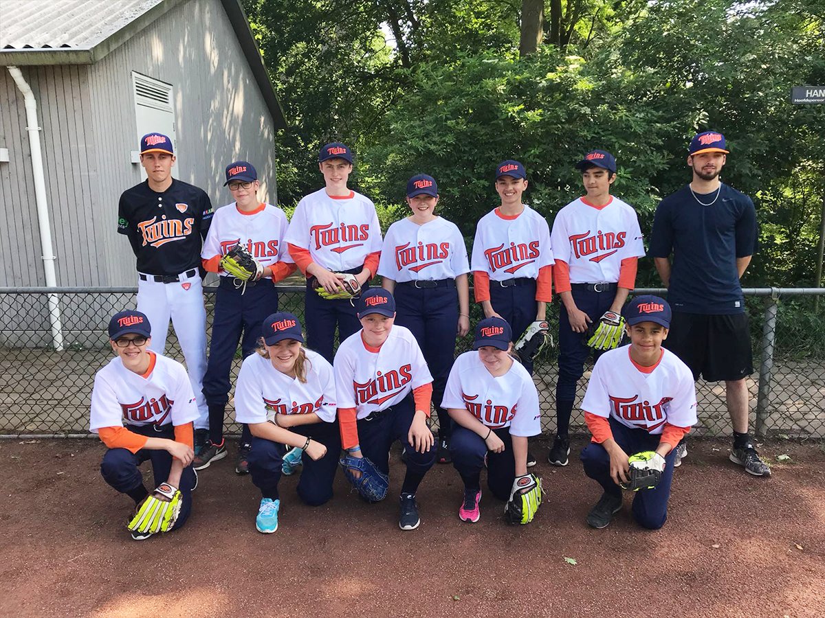 De honkbalteams uit Tilburg, Eindhoven en Oosterhout zijn er helemaal klaar voor! 
✔️ Nieuw uniform
✔️ Team compleet
Veel plezier en succes 💪!