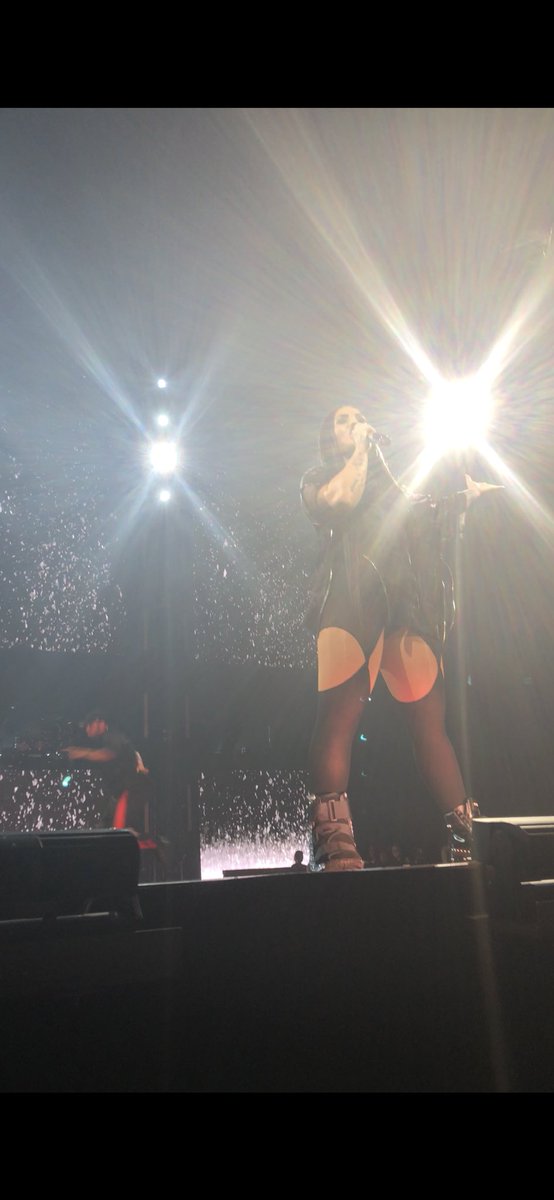 DemiLovato_Lu's tweet photo. Please come back @ddlovato 😭😭❤️#tmylmcologne https://t.co/Kxt8WYQqYd