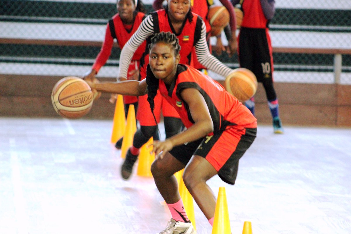 Femba18's tweet photo. Campeonato Africano Sub 18, Maputo 2018 (29 de Julho -5 de Agosto)
Treinos da Guerreiras do 18, Quinta-feira 7 de Junho
APOIA AS GUERREIRAS DO 18
#Fiba
#Fmbasquetebol
#FIBAU18AFRICA https://t.co/67aN41kmT8