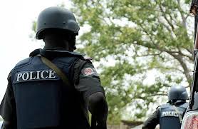 MobilePunch's tweet photo. Policemen attack London returnee for wrong dressing, demand N100,000
https://t.co/cPb6M8Uq0U https://t.co/4GpBFDZIOs