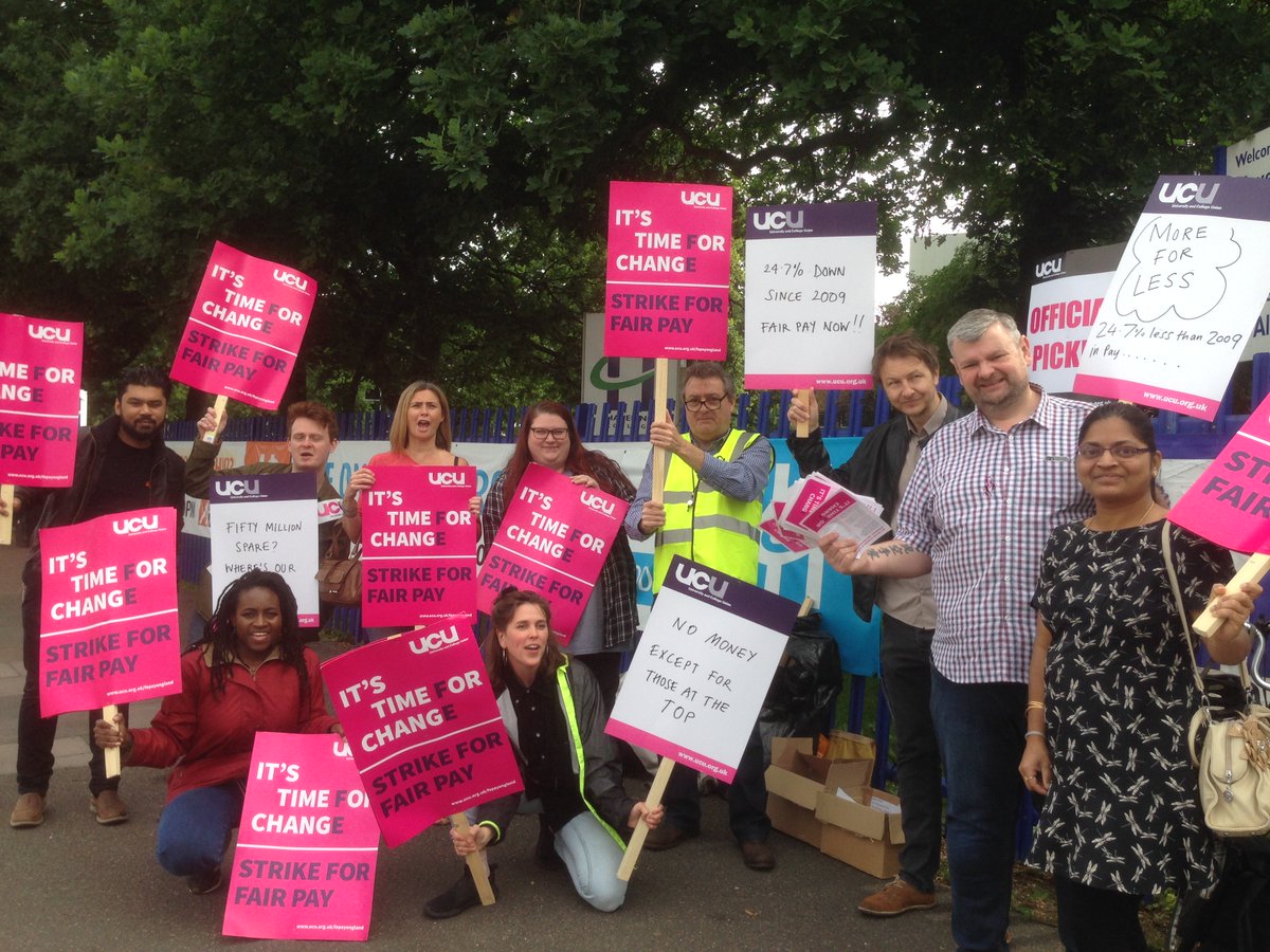 UcuHavering's tweet photo. Day 6 strike @ucu @HaveringCollege #fe #fairpay #WeNeedChange https://t.co/DVig0NBFyI