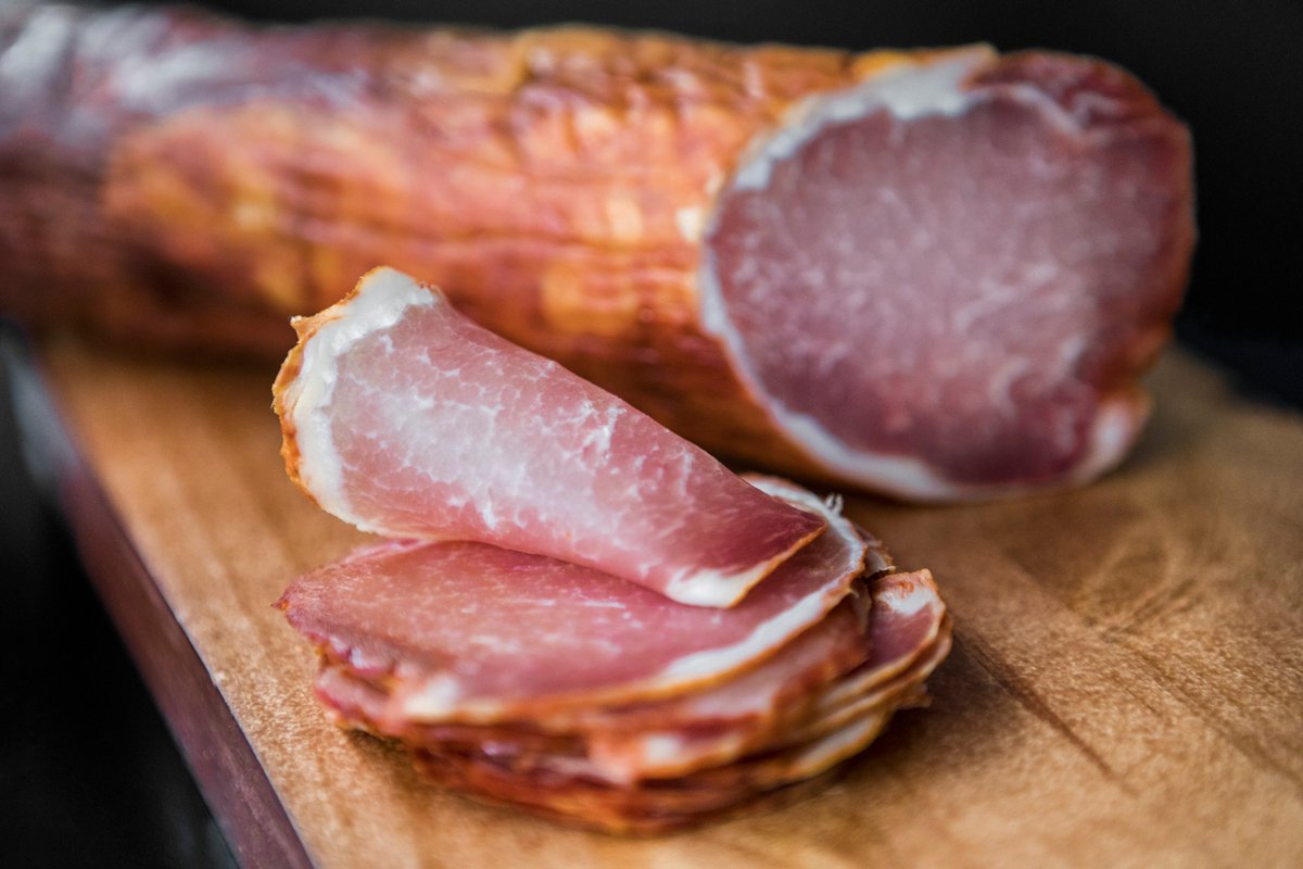 jamonesbasurde's tweet photo. ¡Hora de almorzar! Nada mejor que el Lomo ibérico de bellota BASURDE. 
Alimento recomendado por sus propiedades nutritivas y beneficiosas para la salud.-Rico en vitamina B, gran fuente de sodio, alto en proteínas y posee minerales como hierro, calcio, potasio... On egin! https://t.co/kEStssJTIq