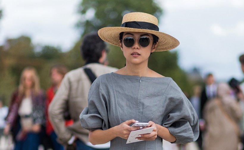 how to wear a sun hat