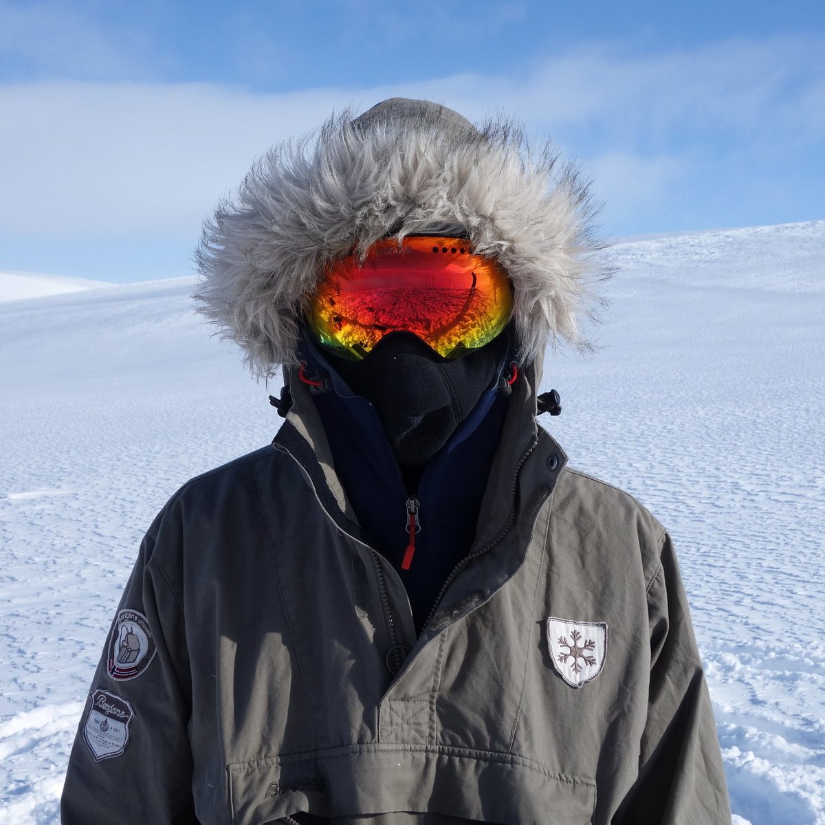 Somewhere on the last few days on the ice cap. Cold. Very cold.
📷 Tom Harding.
#kreslusvalbardexpedition #Svalbard  #Arctic #mountaineering #expedition #winter #thisismyadventure #adventure   #ascendancyapparel #formomentslikethis #sigglife #fuelledbytribe #wearerab