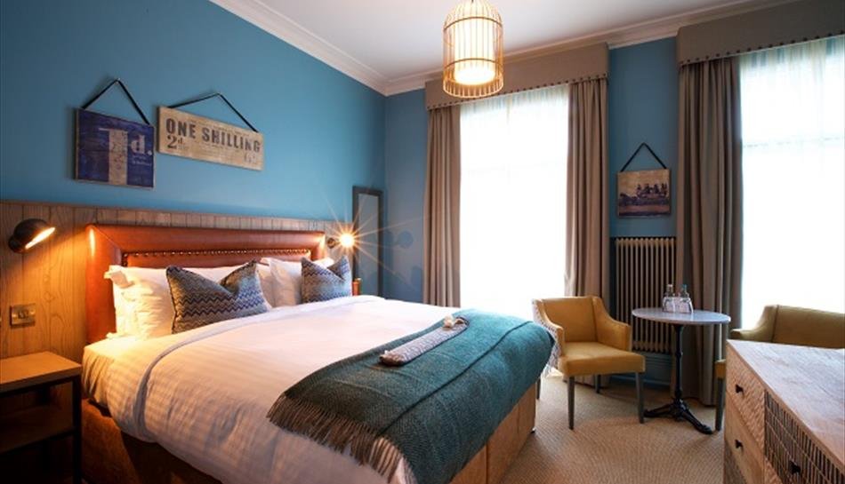Take a look at the newley refurbished White Horse in Dorking and book your stay: buff.ly/2LALeN7 <a href="/WhiteHorseDorks/">The White Horse Hotel</a> <a href="/bespokehotels/">Bespoke Hotels</a>