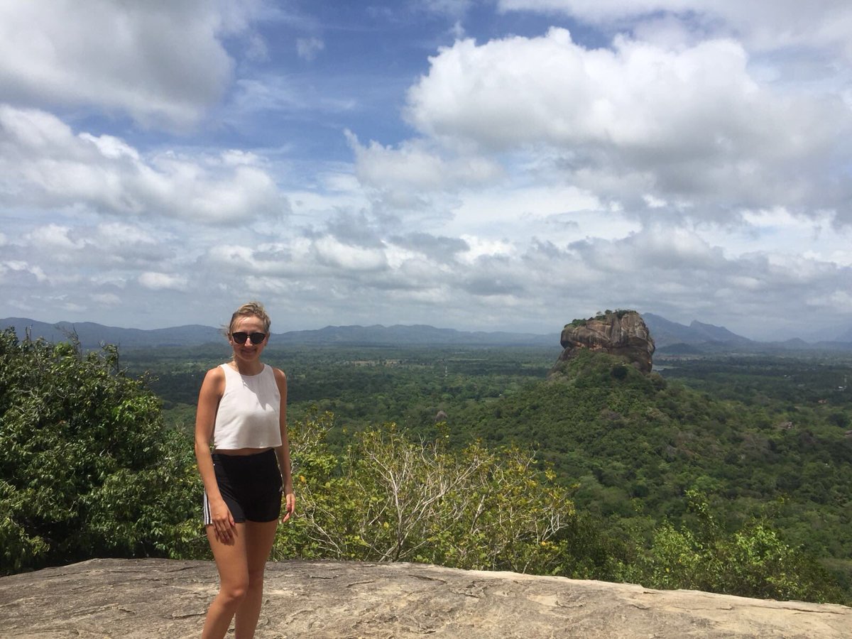 Noriko_Homma's tweet image. We’ve had such an incredible time in Sri Lanka! The landscapes, the food, the people 🇱🇰♥️ Time to come home now ✈️
#SriLanka #EllaRock #Sigiriya #Kandy