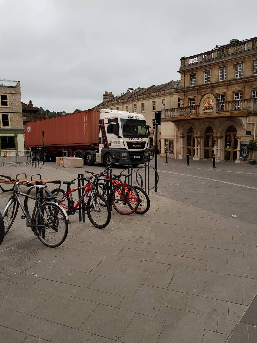 AbacusLogistics's tweet photo. Delivery to a new hotel just outside Theatre Royal in Bath the other day ✔ https://t.co/WLp4VnKjcU