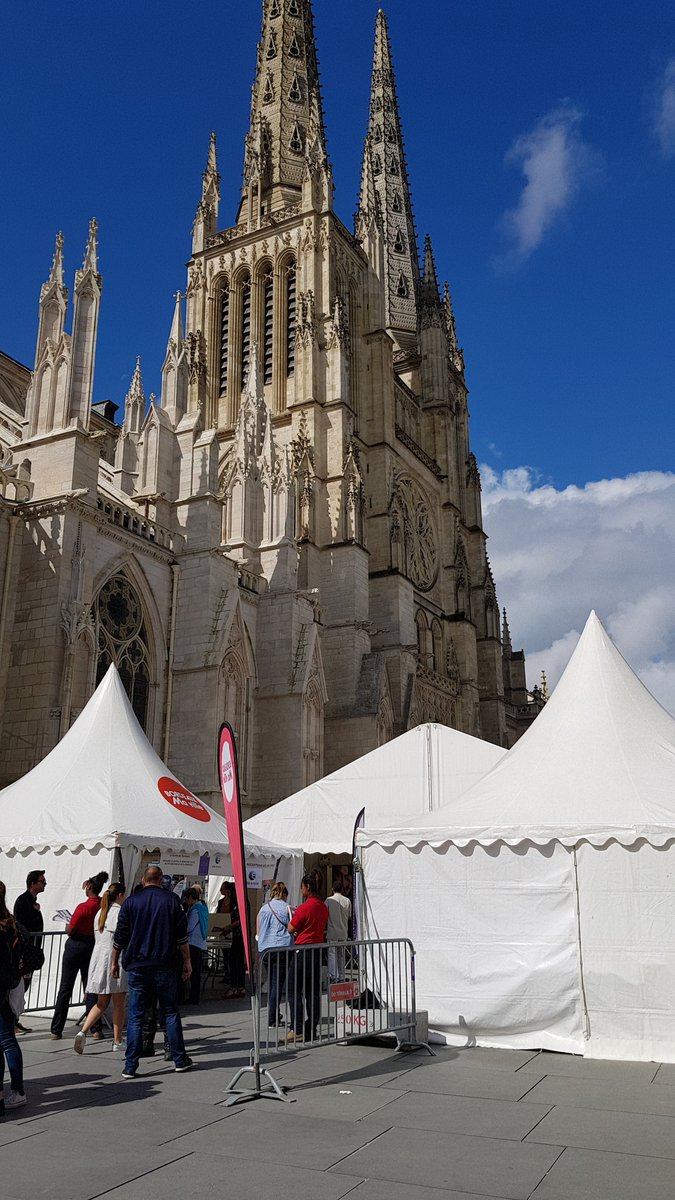 #villagedesrecruteurs #bordeaux le Village des Recruteurs sur la Place Pey-Berland à Bordeaux c'est jusqu'à ce soir 17h!