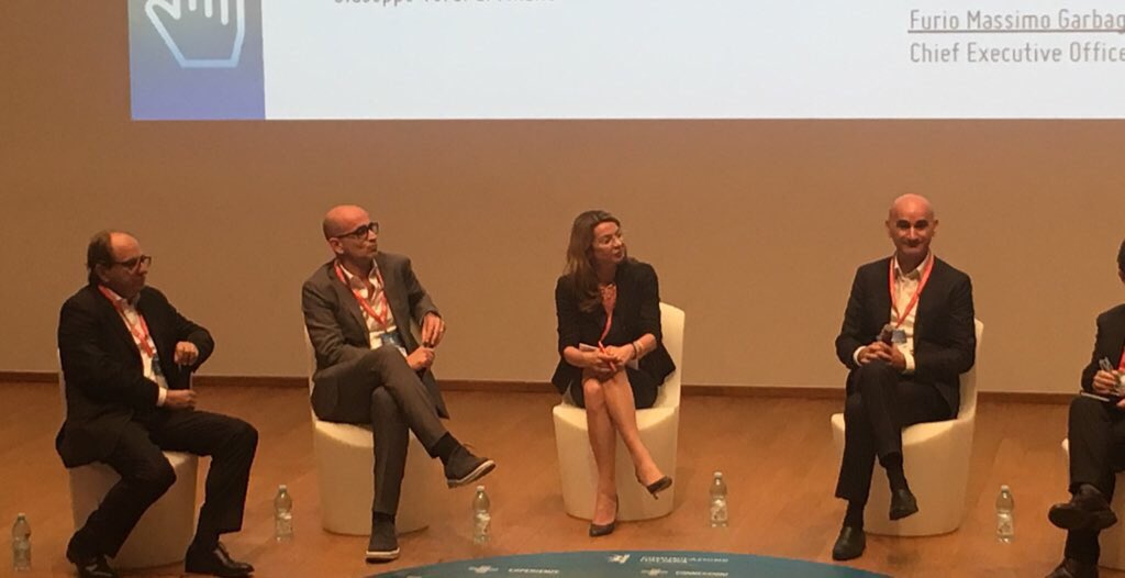 <a href="/bcominelli/">barbara cominelli</a>, Direttore Marketing &amp; Operations <a href="/microsoftitalia/">Microsoft Italia</a>, che stimo moltissimo, afferma a #ForumCom18 che  “sul digitale, ragionando in modo asettico, l’#Italia non è messa bene, però noto che oggi c’è fermento, ma sono solo isole. Bisogna fare ecosistema”. #7giugno #Milano