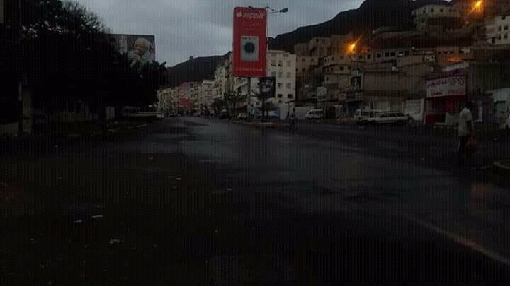 han92153574's tweet photo. امطار خير وبركة #عدن
اللهم ظهر عدن من فاسدين وسرق

مطر☔
اللهم غيثآ نافعآ 
اللهم سقي رحمه لا سقي عذاب 
اللهم حولينا ولا علينا🌦🌧☔ https://t.co/ycpLOiSAoF