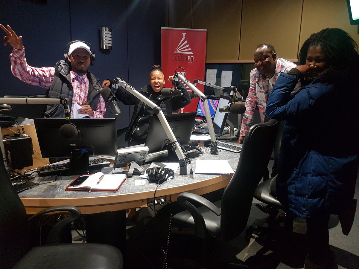 LesediFM's tweet photo. #HareyeBreakFastShow - #homonatehoseng #kgwediyabatjha - @leokaoketi @Twasagirl @SebiliMolefe #lehlohonolonete @Officialkglive2 📸 @kagisosebudi #mantsweakgothatso @FinallyMatshepo o fana ka mantswe a kgothatso. Re letsetse ho 089 110 2001. Dumela. 🔥🔥🔥 https://t.co/lFtBL11v1u
