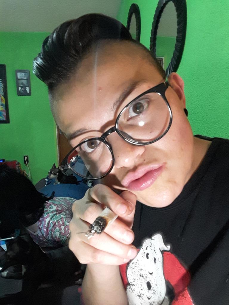 UnaMachorra's tweet photo. Porque maΓ±ana desanso jajajaj #matachora #420 https://t.co/tzT5auGFJ5