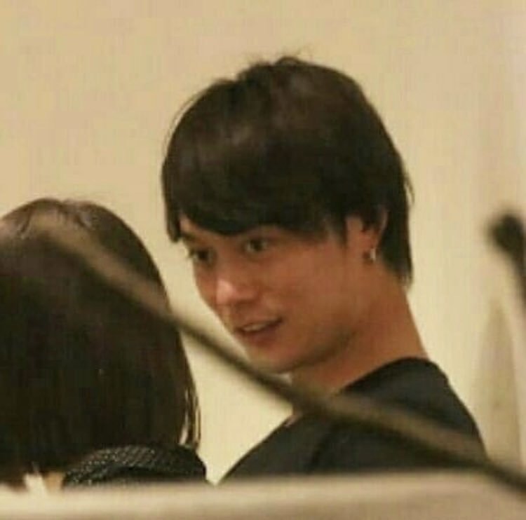 Riri_109frdc_12's tweet photo. 週刊文春の盗撮テクニックぱねぇ https://t.co/umdP727qHO